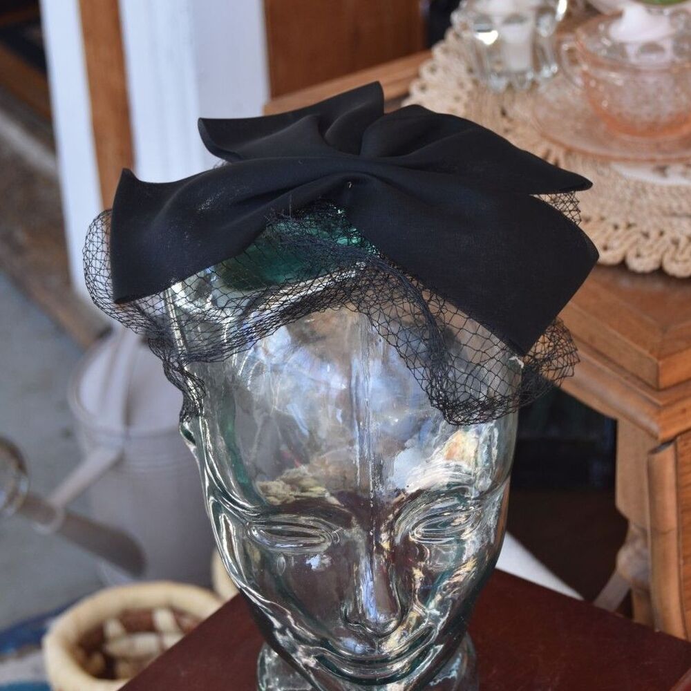 Vintage 1950s Black Bow Fascinator Hat with Birdcage Veil Formal Occasion